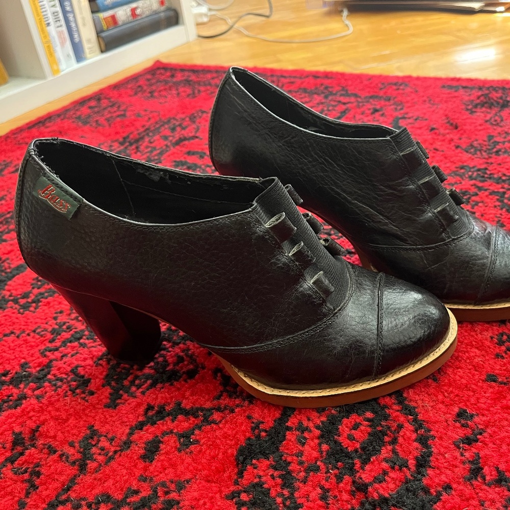 Bass black saddle shoe with 3” heel